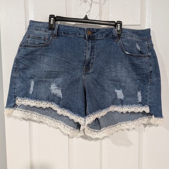 Lane Bryant Blue Medium Wash Denim Shorts with Lace Trim in Size 20 - Picture 1 of 11